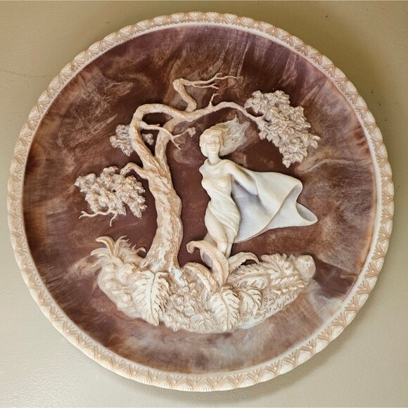 NEW Vintage “Phantom of Delight” Incolay Cameo Stone Plate Bradford Exchange - Picture 1 of 6
